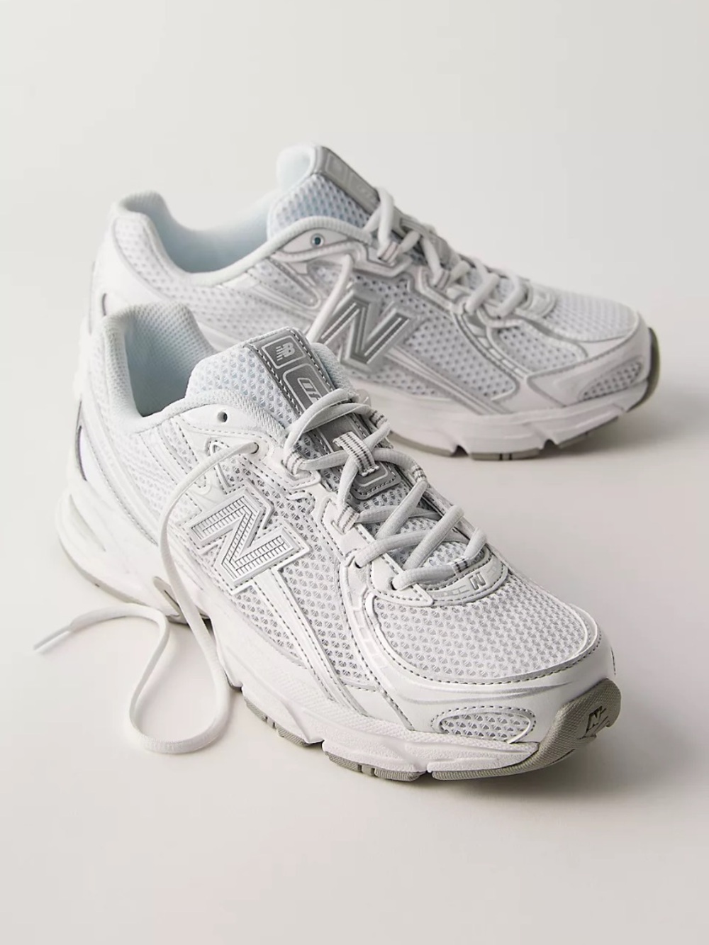 NEW never worn New Balance 740 Sneakers Moonbeam / Light Silver M